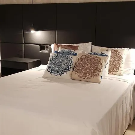 3 Bedroom Duplex Penthouse With Stunning Rooftop Solarium And Views *