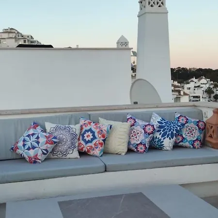 Apartamento 3 Bedroom Duplex Penthouse With Stunning Rooftop Solarium And Views Marbella