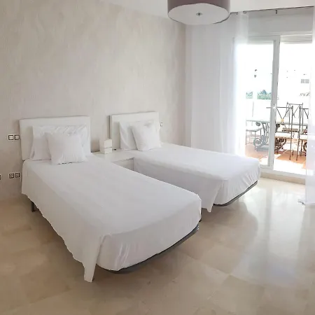 Apartment 3 Bedroom Duplex Penthouse With Stunning Rooftop Solarium And See Views