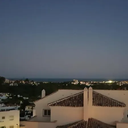 3 Bedroom Duplex Penthouse With Stunning Rooftop Solarium And See Views *