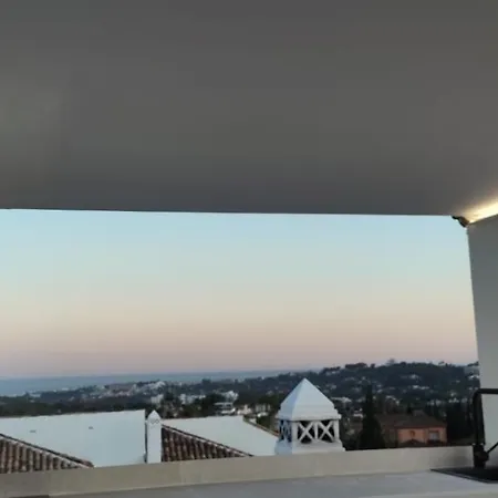 3 Bedroom Duplex Penthouse With Stunning Rooftop Solarium And Views *